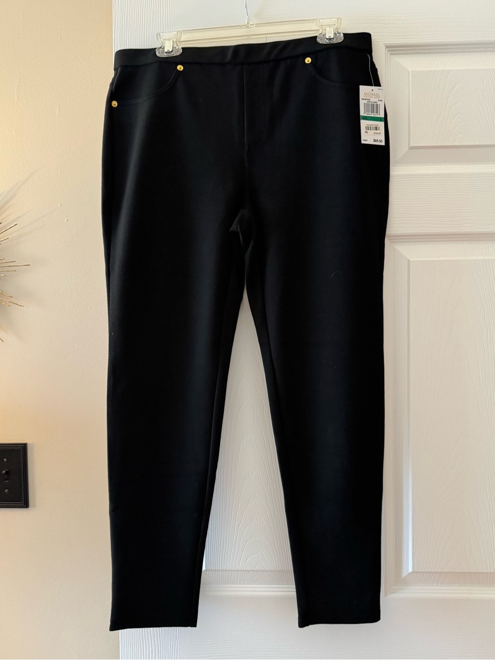 🖤 Michael Kors Black Woman’s Leggings with Gold Accents.